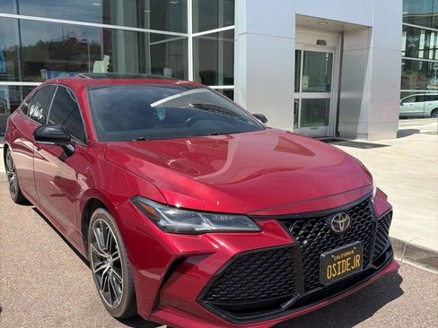 Used 2019 Toyota Avalon Touring w/ Advanced Safety Package image 3