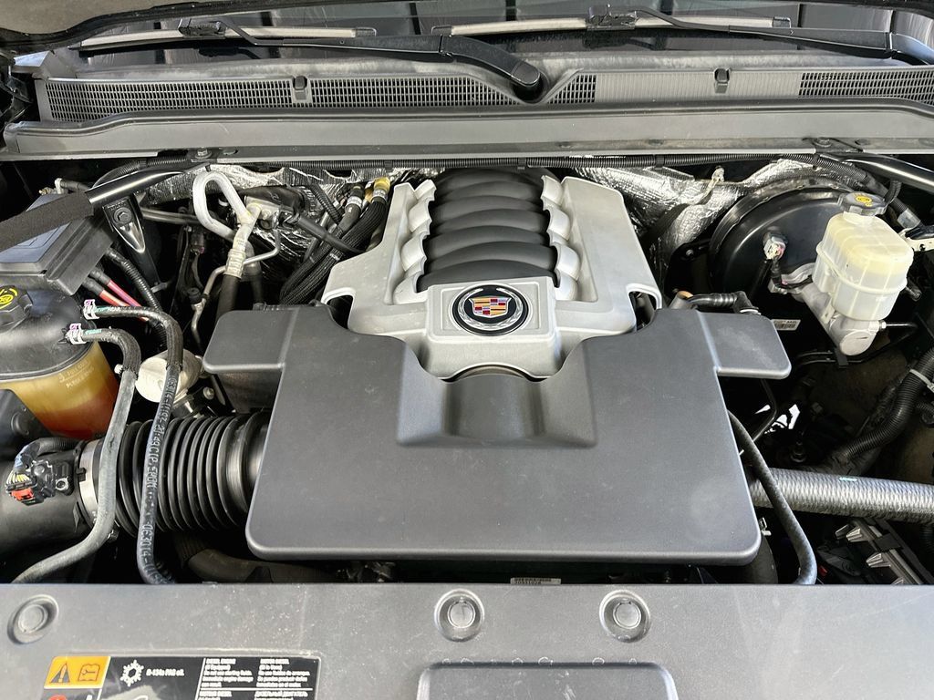 Used 2015 Cadillac Escalade Luxury AWD/4WD image 32