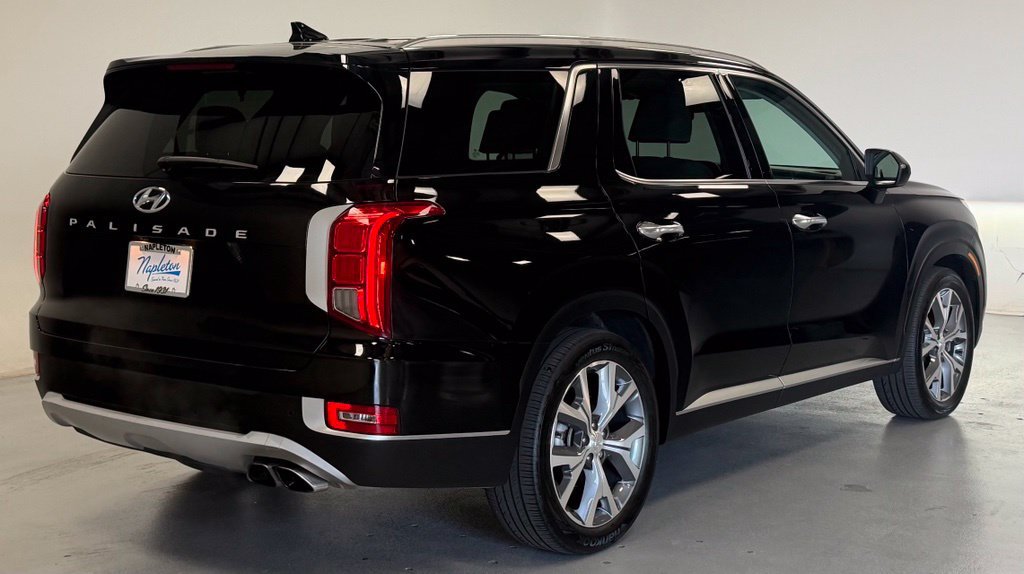 Used 2022 Hyundai Palisade SEL w/ Premium Package FWD image 3