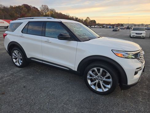 Used 2022 Ford Explorer Platinum w/ Equipment Group 601A image 9