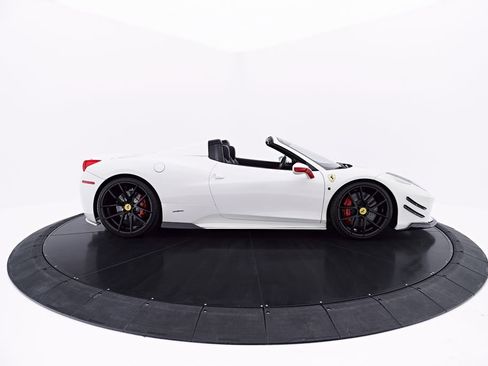 Used 2014 Ferrari 458 Spider RWD image 32