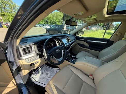 Used 2015 Toyota Highlander XLE FWD image 9