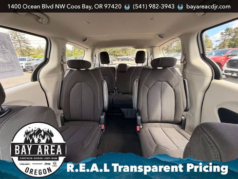 Used 2023 Chrysler Voyager LX FWD image 17