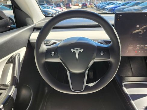 Used 2022 Tesla Model Y Long Range image 13