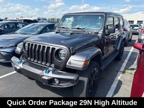 Used 2021 Jeep Wrangler Unlimited Sahara AWD/4WD image 3