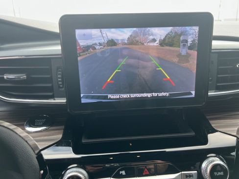 Used 2024 Ford Explorer Limited image 59