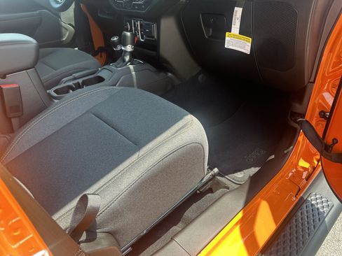 New 2025 Jeep Gladiator Sport image 27