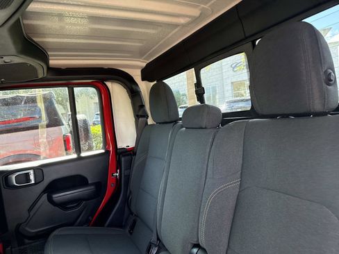 Used 2024 Jeep Gladiator Sport image 15