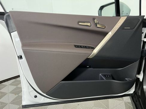 Used 2023 BMW iX xDrive50 w/ Premium Package image 10