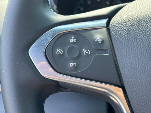 Used 2023 Chevrolet Traverse LT image 17