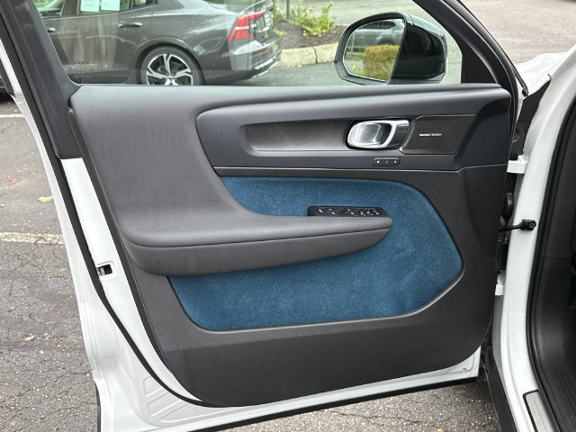 Certified 2023 Volvo C40 P8 Recharge Ultimate AWD/4WD image 9