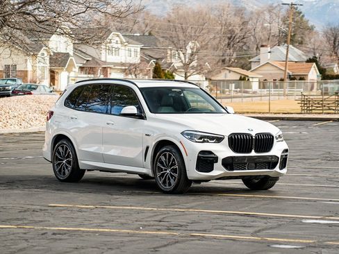 Used 2022 BMW X5 xDrive45e w/ M Sport Package image 3