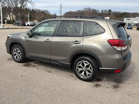 Used 2020 Subaru Forester Premium image 4