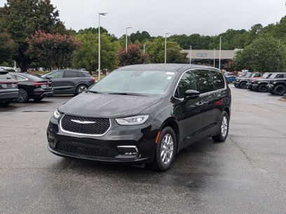 New 2026 Chrysler Pacifica Select