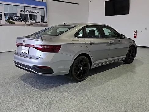 New 2026 Volkswagen Jetta SE FWD image 9