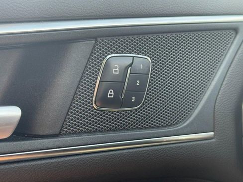 Used 2018 Ford Edge Titanium w/ Technology Package image 16