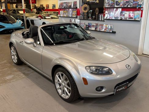 Used 2007 MAZDA MX-5 Miata Grand Touring w/ Premium Pkg RWD image 4