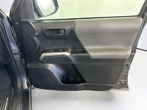Used 2020 Toyota Tacoma SR5 image 30