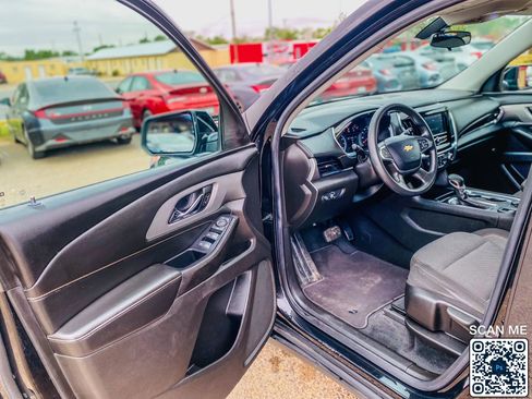 Used 2021 Chevrolet Traverse LS image 12