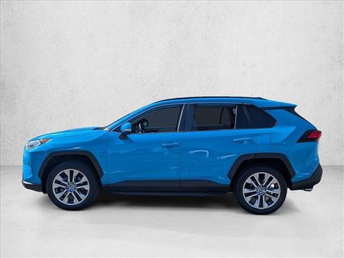 Used 2019 Toyota RAV4 XLE Premium image 8