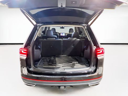 Used 2024 Volkswagen Atlas SE w/ Panoramic Sunroof Package FWD image 19