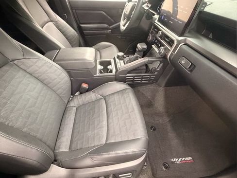 Used 2025 Toyota 4Runner TRD Off-Road Premium AWD/4WD image 20