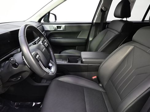 Used 2025 Hyundai Santa Fe SEL AWD/4WD image 13