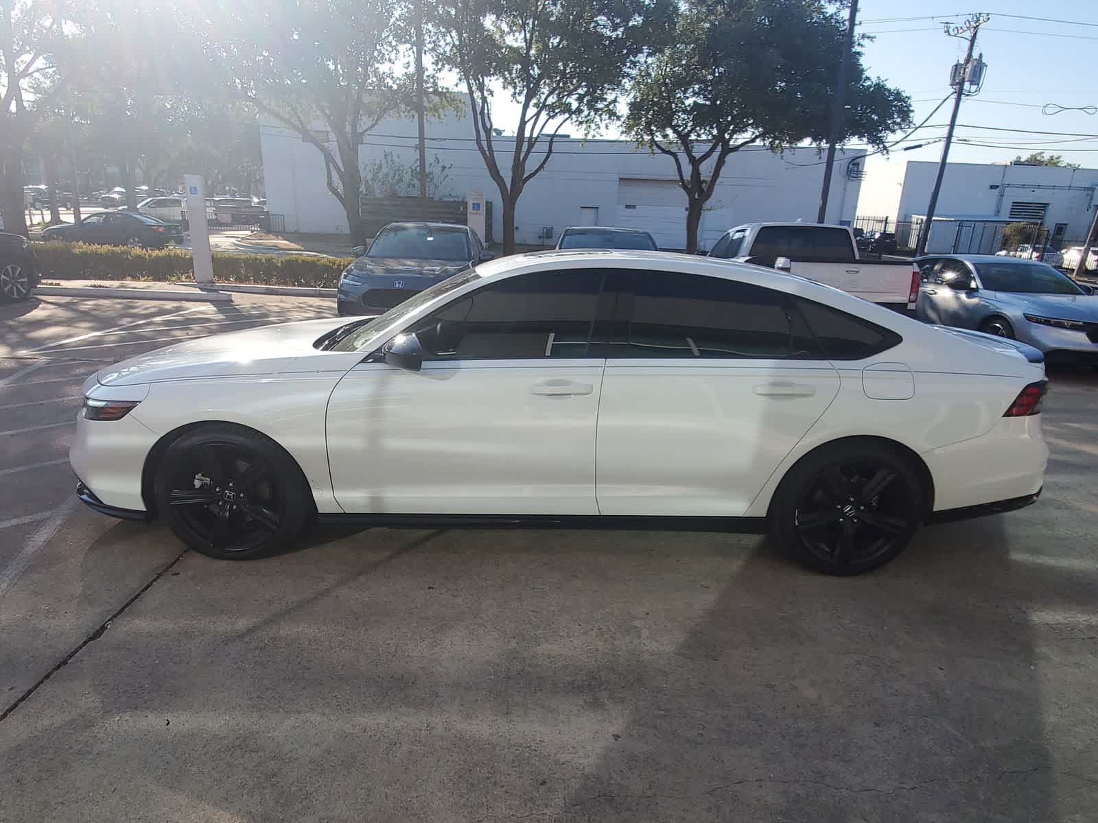 Used 2023 Honda Accord Sport image 3