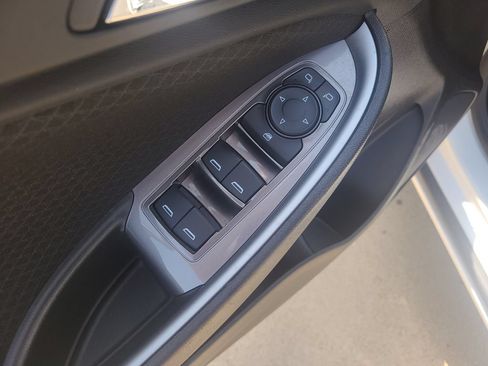Used 2025 Chevrolet Malibu RS FWD image 17