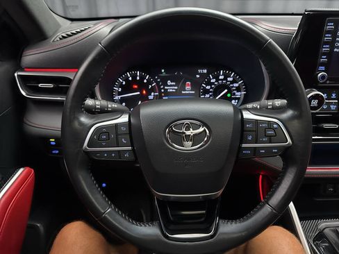 Used 2021 Toyota Highlander XSE AWD/4WD image 18