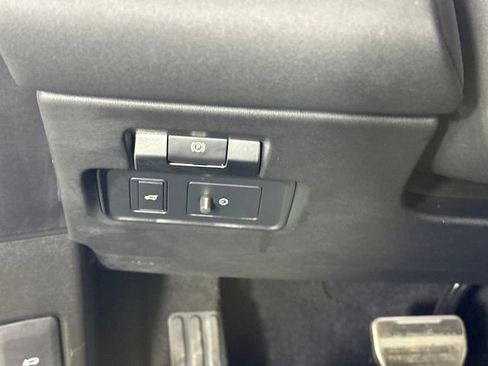 Used 2023 Land Rover Range Rover Evoque R-Dynamic SE image 19