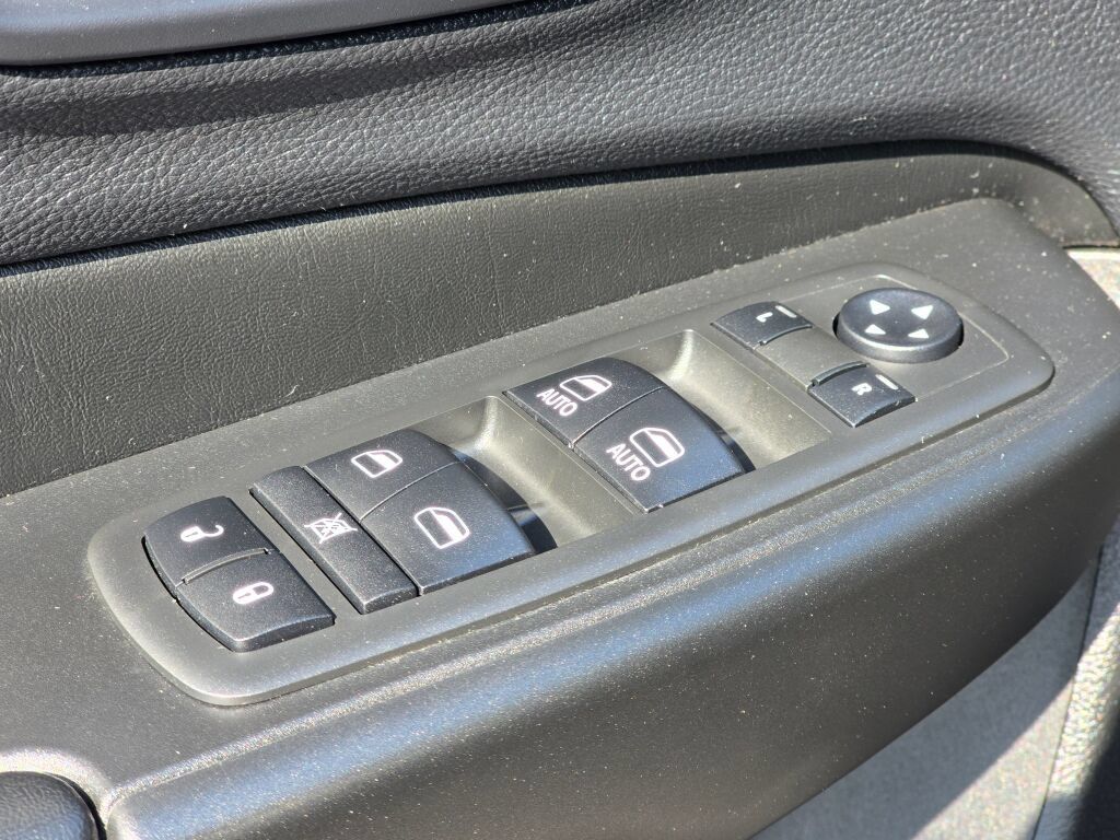 Used 2019 Jeep Cherokee Trailhawk AWD/4WD image 21
