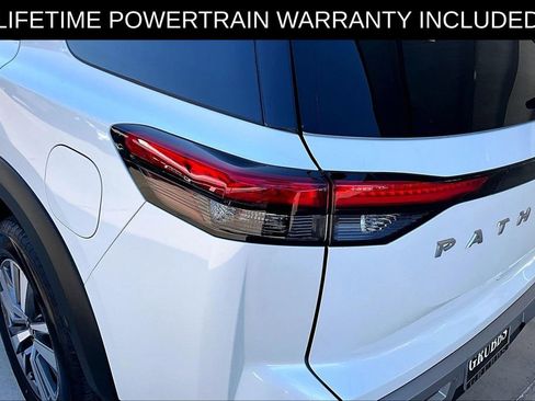 Used 2023 Nissan Pathfinder SL image 40