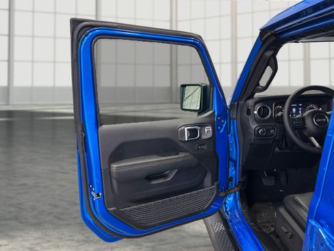 New 2026 Jeep Gladiator Sport AWD/4WD image 17