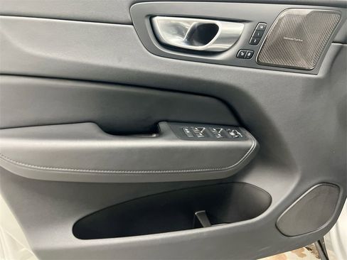 Used 2024 Volvo XC60 B5 Plus image 21