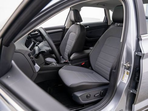 Used 2025 Volkswagen Jetta SE image 11