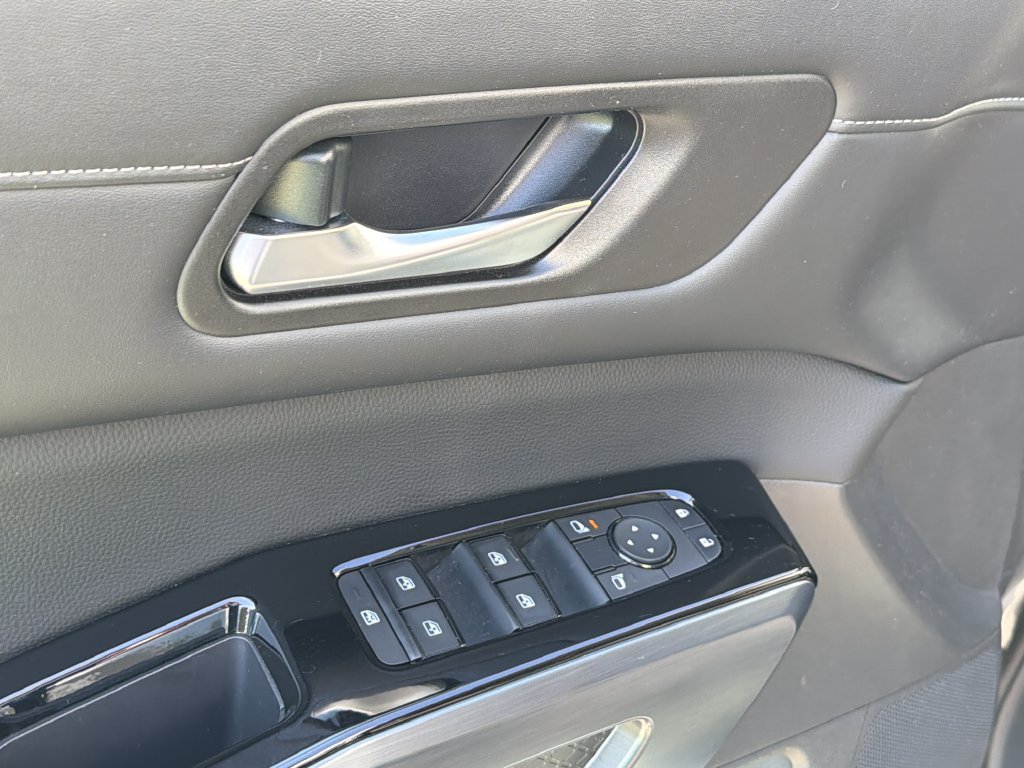 Used 2023 Nissan Pathfinder SL w/ Lighting Package (N92) AWD/4WD image 22