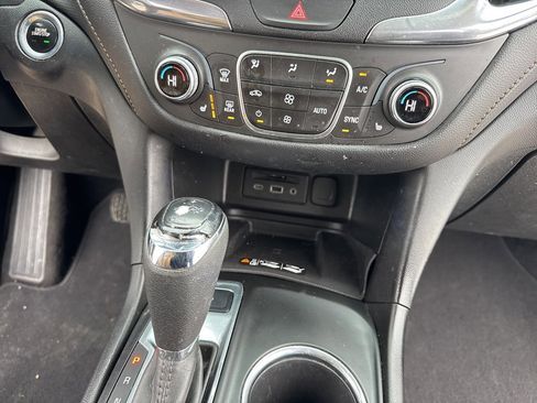 Used 2020 Chevrolet Equinox Premier image 14