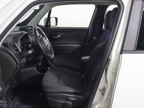 Used 2018 Jeep Renegade Altitude FWD image 22