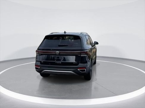 Used 2025 Volkswagen Taos SE AWD/4WD image 7