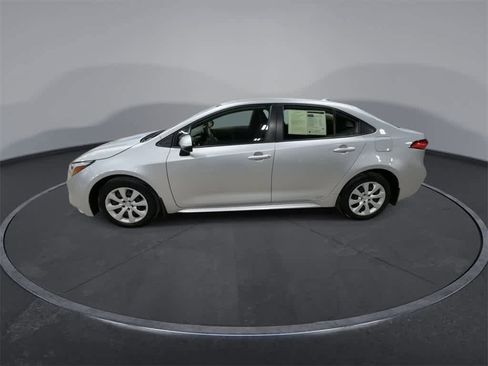 Used 2023 Toyota Corolla LE image 5