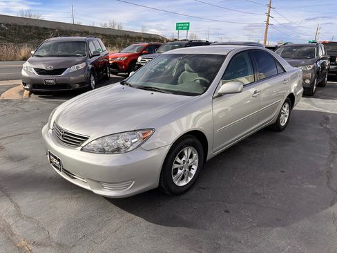 Used 2005 Toyota Camry LE image 2