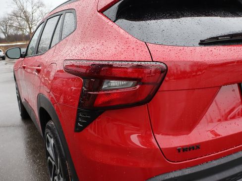 New 2026 Chevrolet Trax RS w/ Sunroof Package image 28