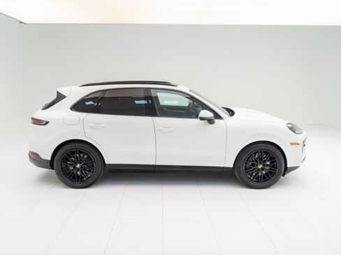 Certified 2026 Porsche Cayenne AWD/4WD image 8