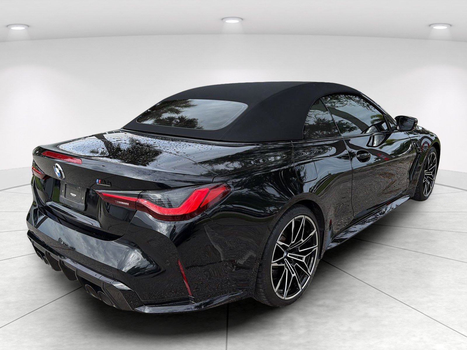 Used 2022 BMW M4 xDrive Competition w/ M Carbon Exterior Package AWD/4WD image 4