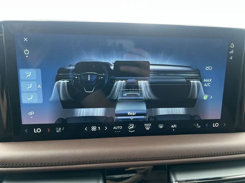 Certified 2025 Lincoln Aviator Reserve w/ Luxury Package RWD image 23