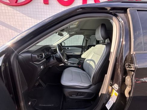 Used 2021 Ford Explorer XLT w/ Equipment Group 202A AWD/4WD image 3