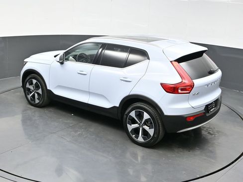 Used 2025 Volvo XC40 B5 Plus image 36