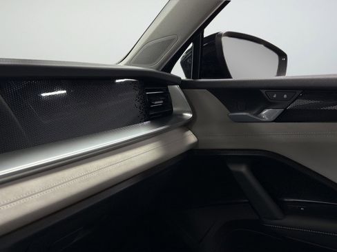 New 2026 Volkswagen Tiguan SE AWD/4WD image 26