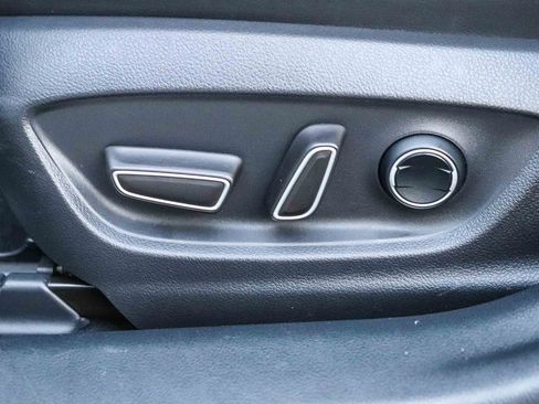 Used 2017 Toyota Prius Prime Advanced image 25